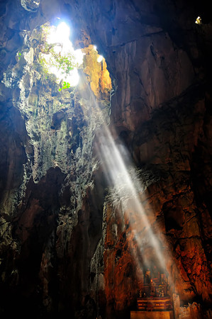 Hoa Khiem Cavern